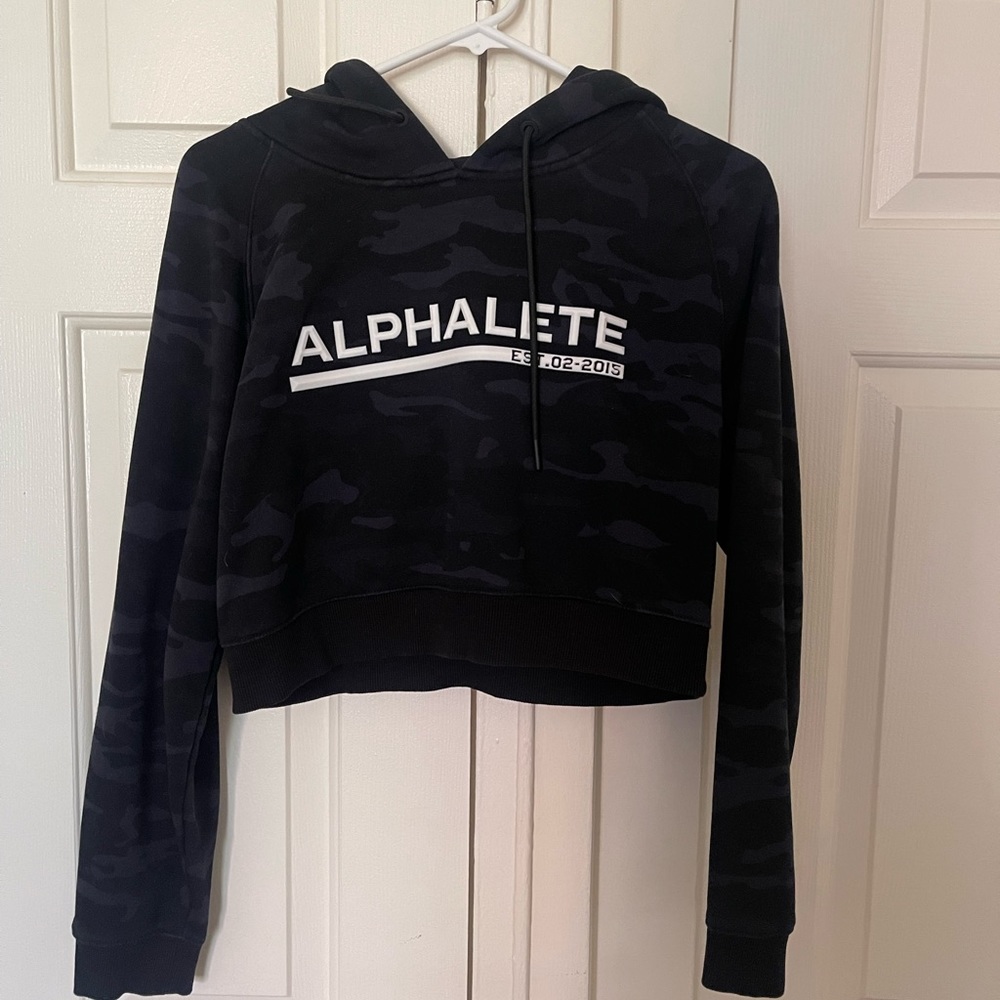 Alphalete camo cropped hooded sweatshirt